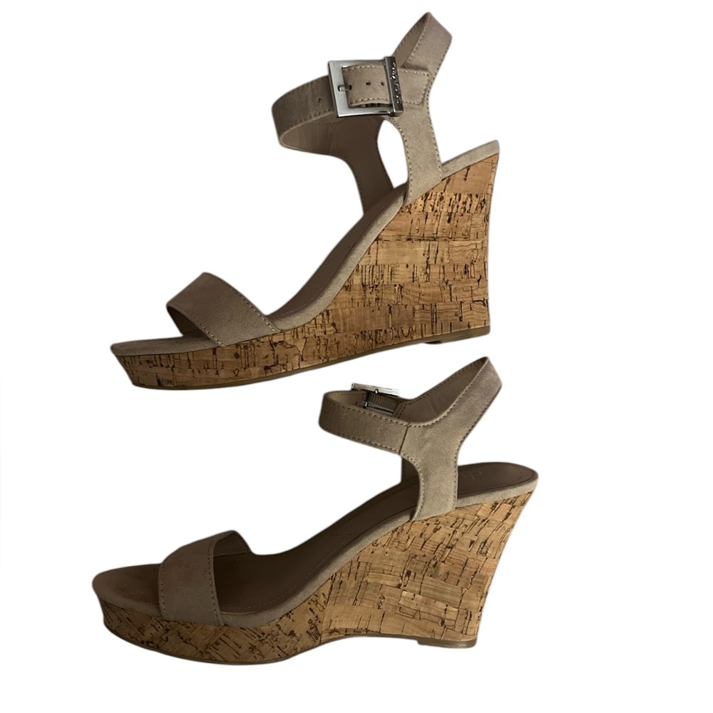 Charles By Charles David Woman's Wedge Sandals Size 6